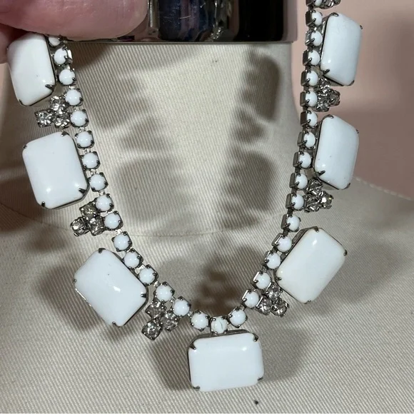 Antique 1940's Retro Art Deco White Milk Glass Emerald Cut Choker Necklace - Picture 5 of 16